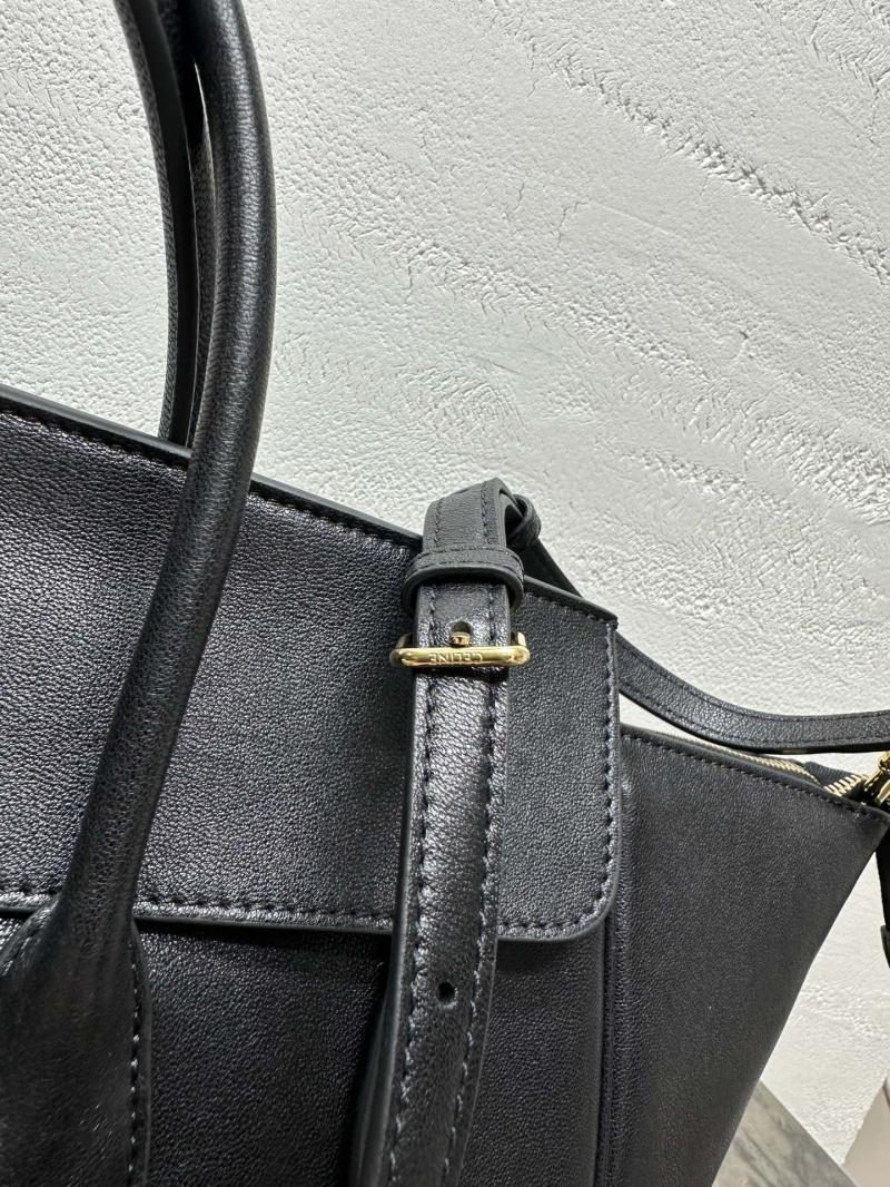 Medium Smiling New Luggage Black 123693