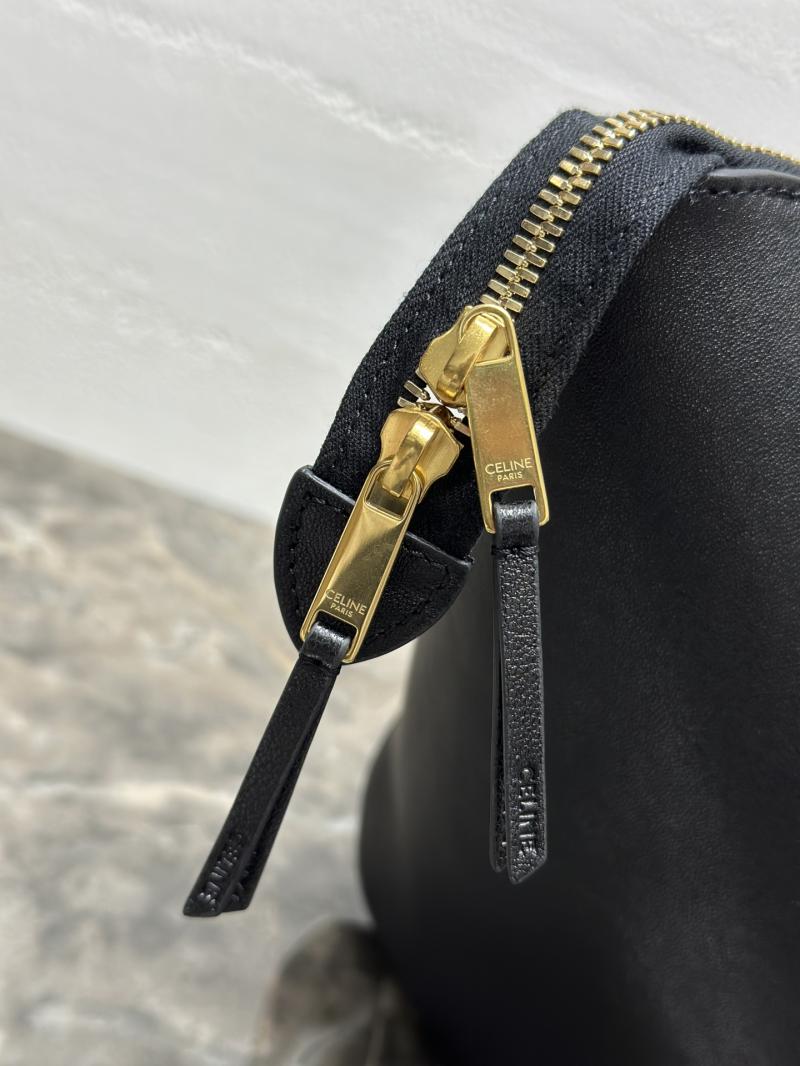 Medium Smiling New Luggage Black 123693