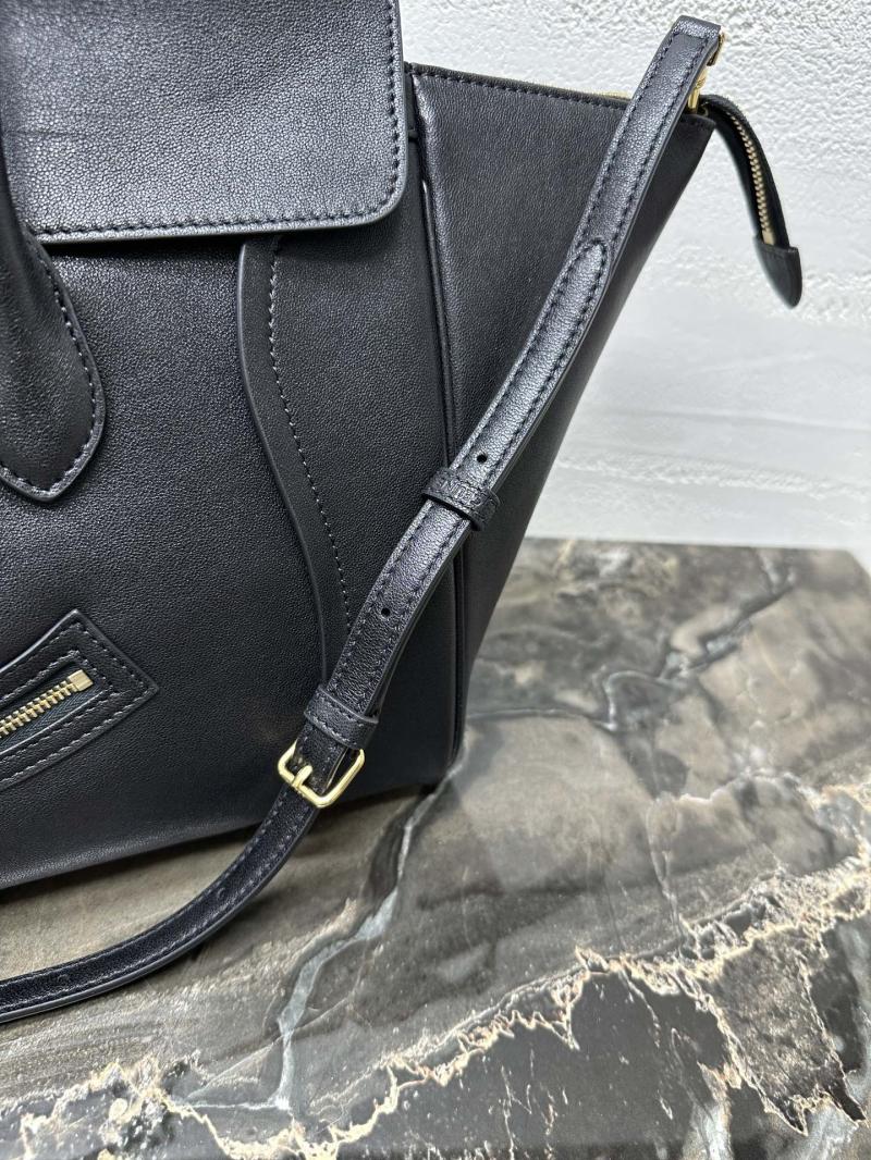 Medium Smiling New Luggage Black 123693