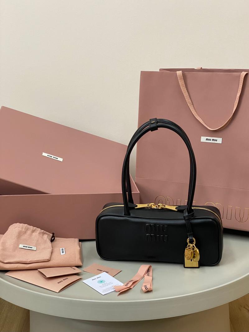 Miu Miu Beau leather Bag Black 5BB173