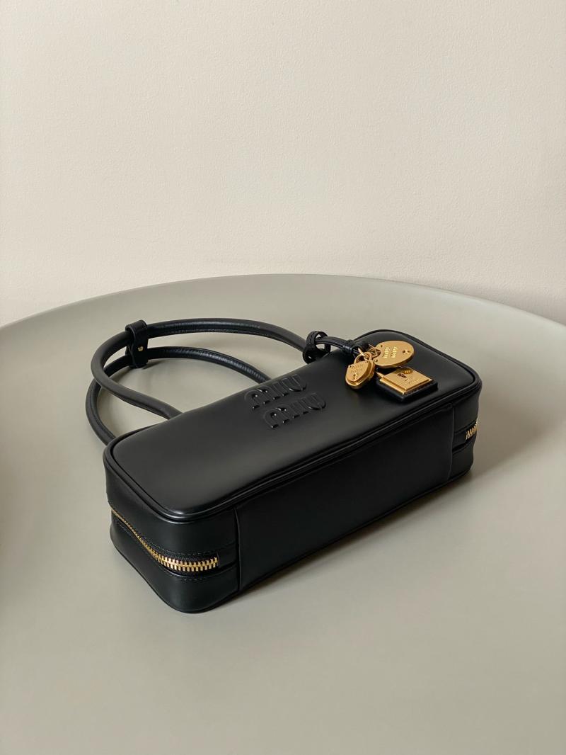 Miu Miu Beau leather Bag Black 5BB173