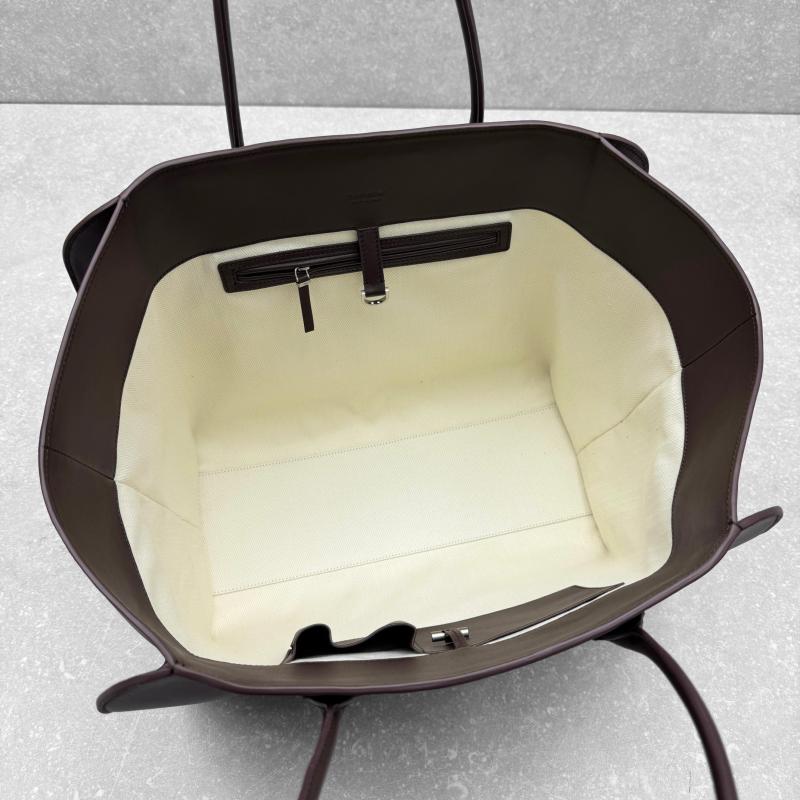 The Row Marlo 17 Smooth Leather Bag Coffee T1895