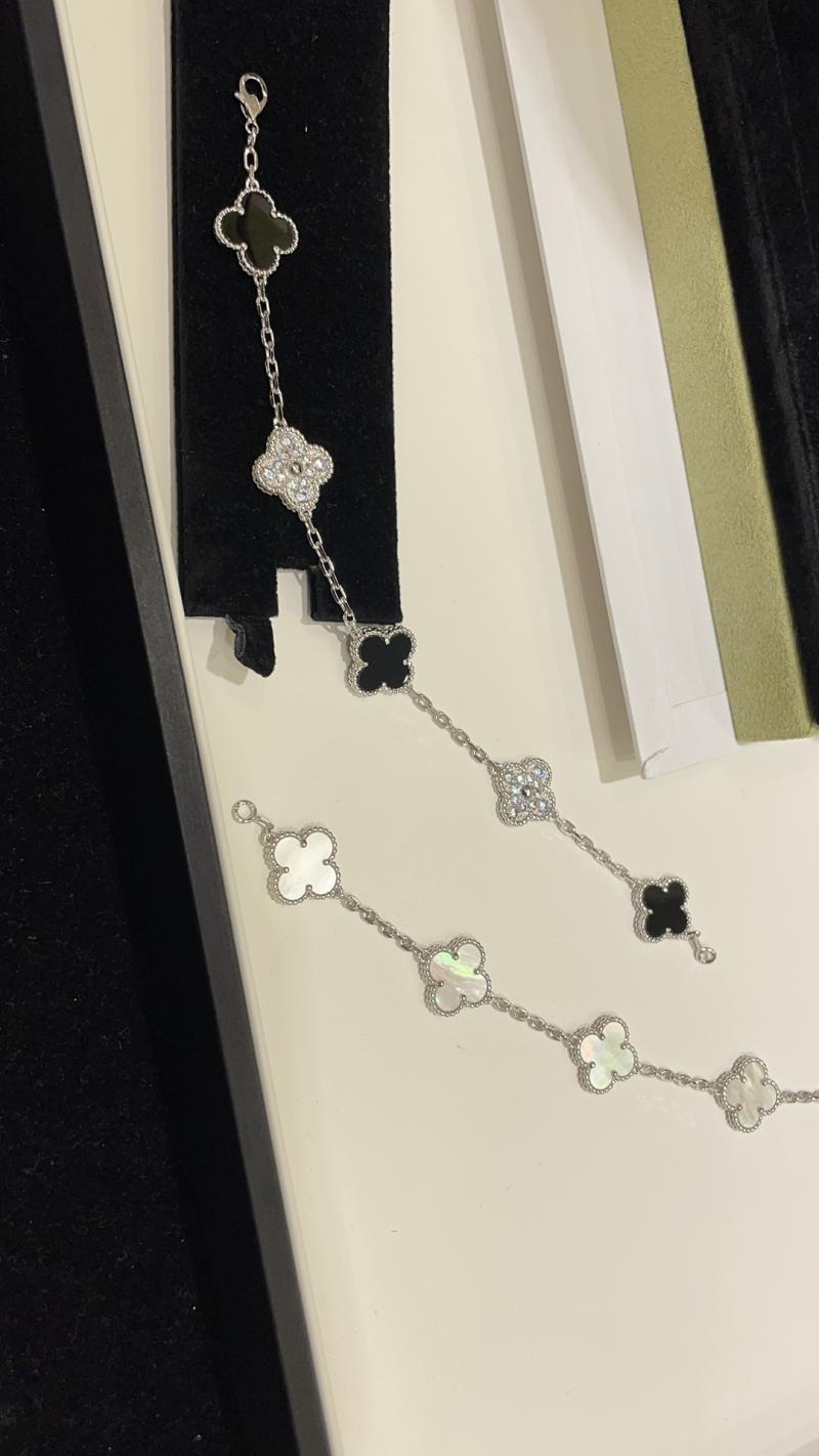 VCA Bracelet YVB102605