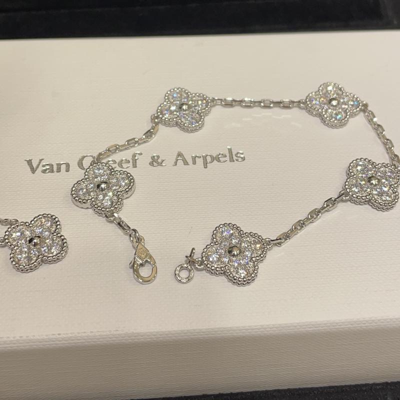VCA Bracelet YVB102606
