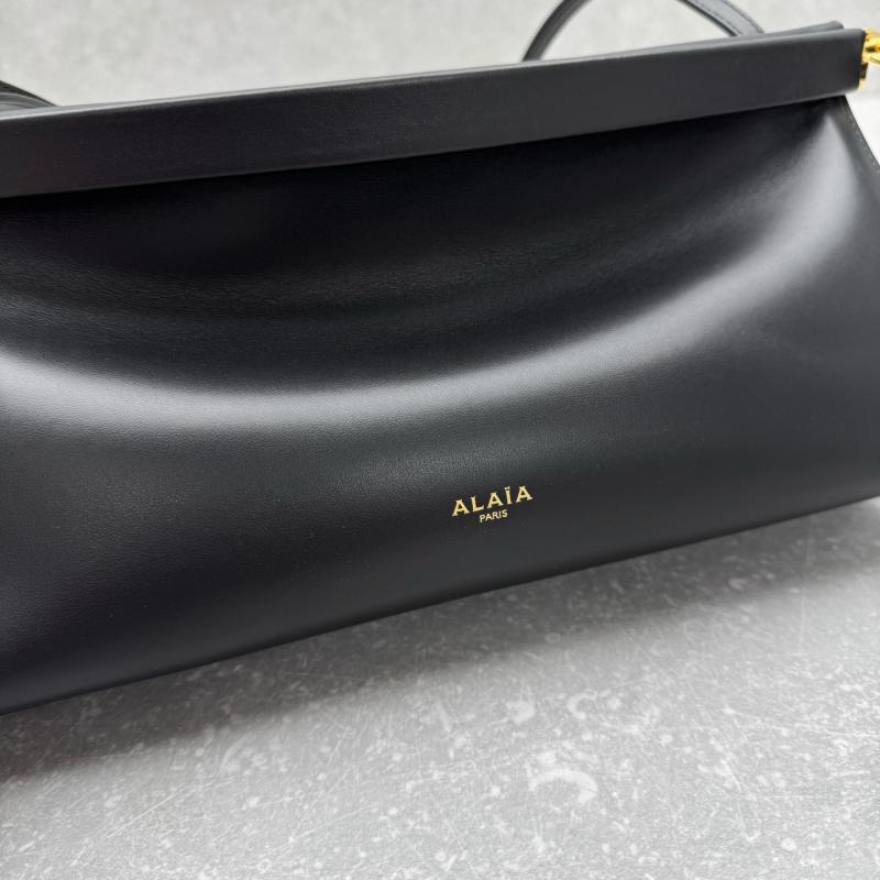 Alaia Le Click Eest West Medium Bag Black M4490