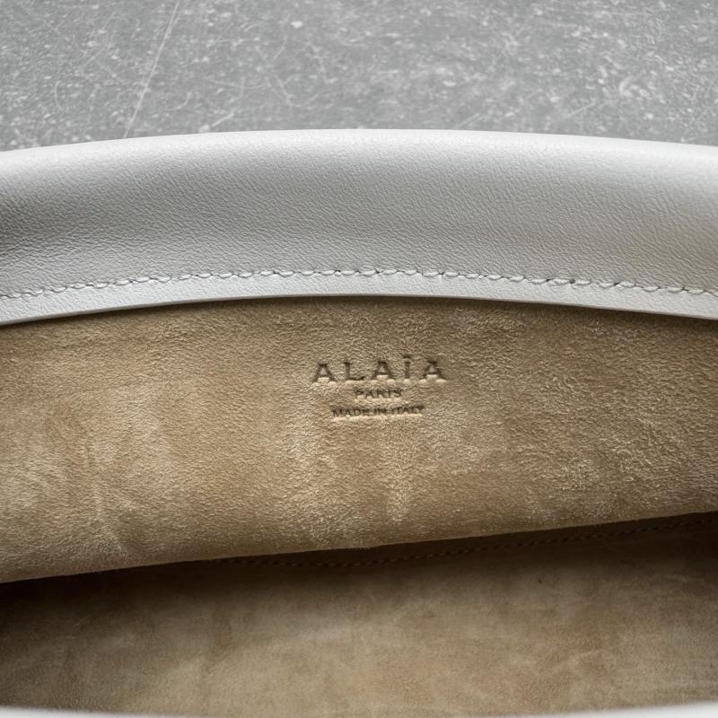 Alaia Le Click East West Small Bag White A4490