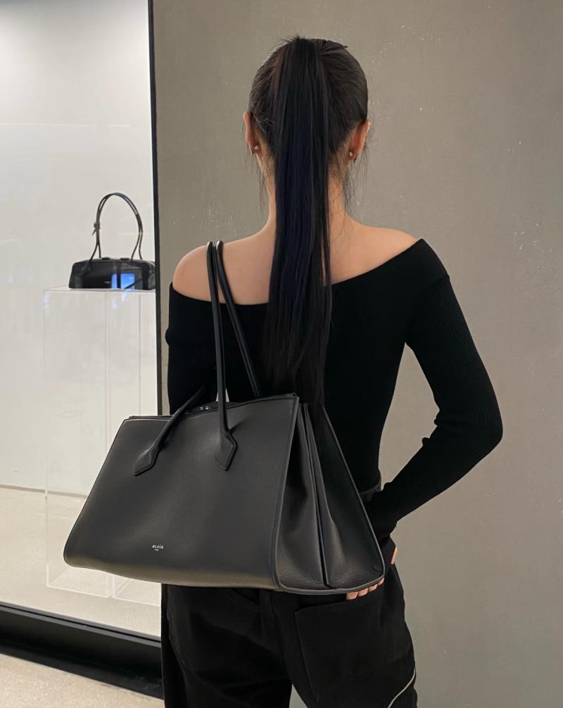 Alaia Le Teckel Calfskin Tote Bag Black L4425