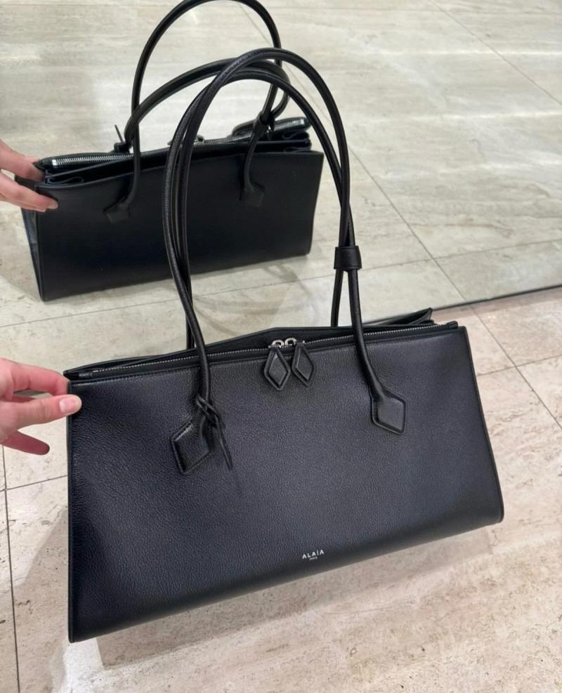 Alaia Le Teckel Calfskin Tote Bag Black L4425