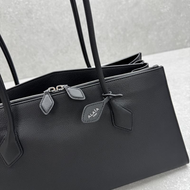 Alaia Le Teckel Calfskin Tote Bag Black L4425