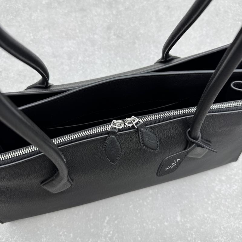 Alaia Le Teckel Calfskin Tote Bag Black L4425