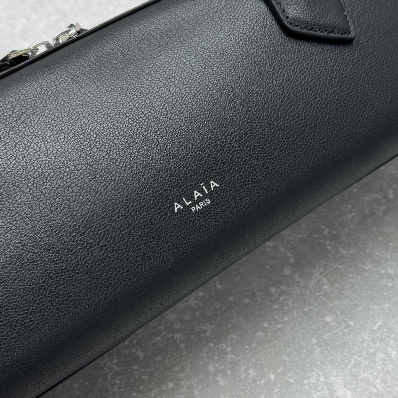 Alaia Le Teckel Shoulder Bag Black L4401