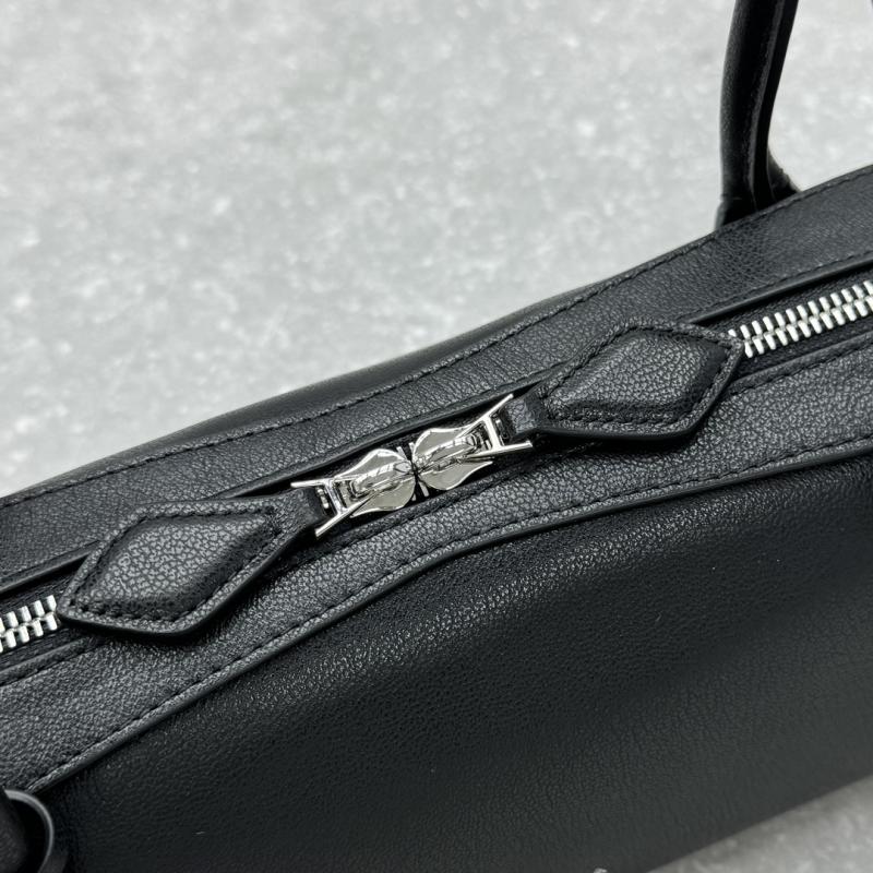 Alaia Le Teckel Shoulder Bag Black L4401