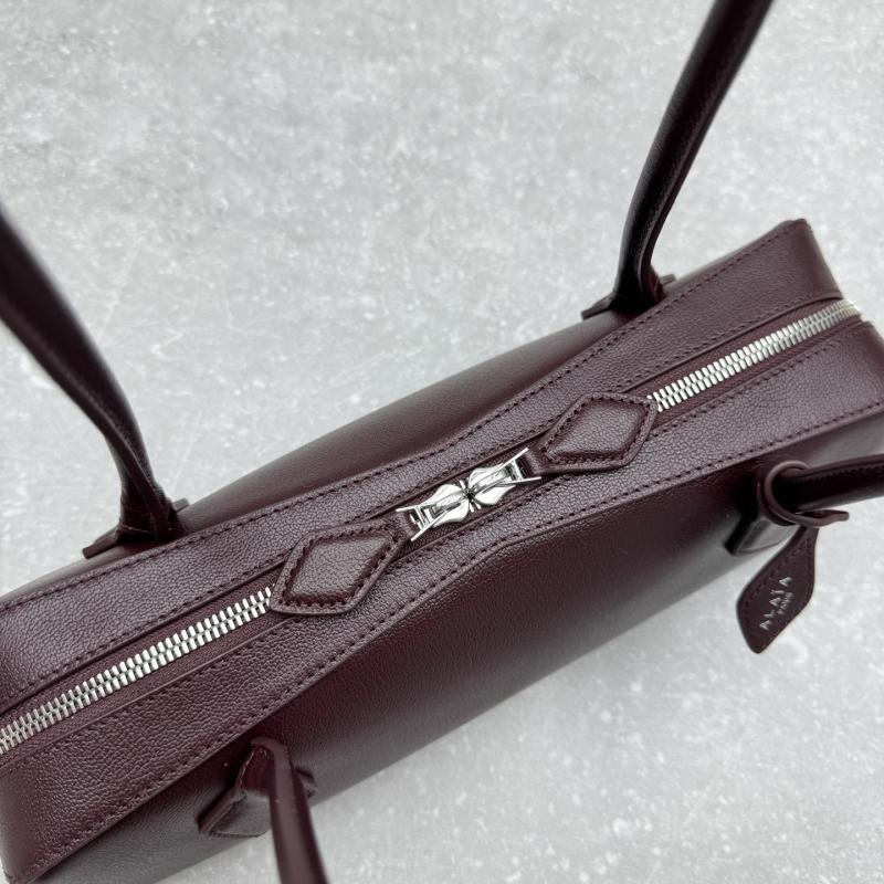 Alaia Le Teckel Shoulder Bag Burgundy L4401