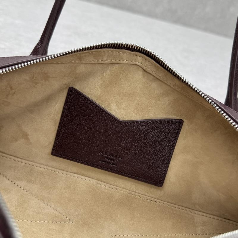 Alaia Le Teckel Shoulder Bag Burgundy L4401