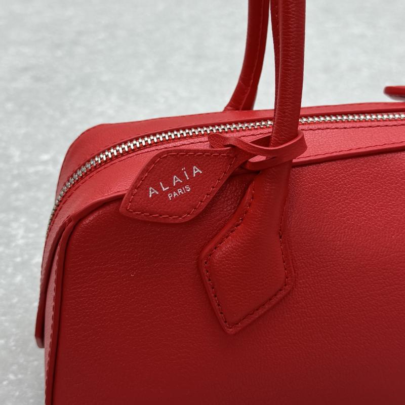 Alaia Le Teckel Shoulder Bag Red L4401