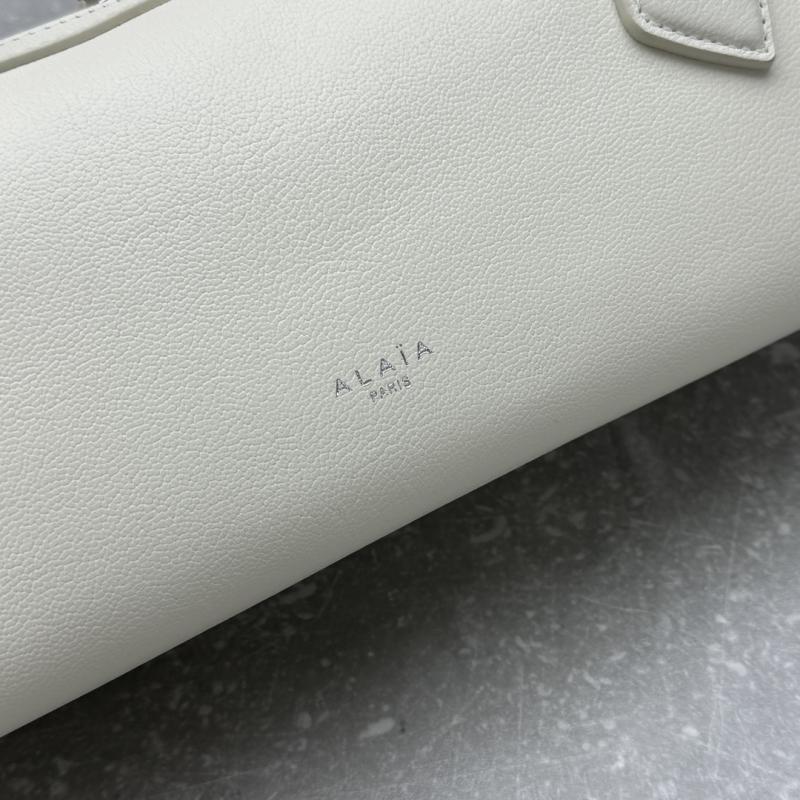 Alaia Le Teckel Shoulder Bag White L4401