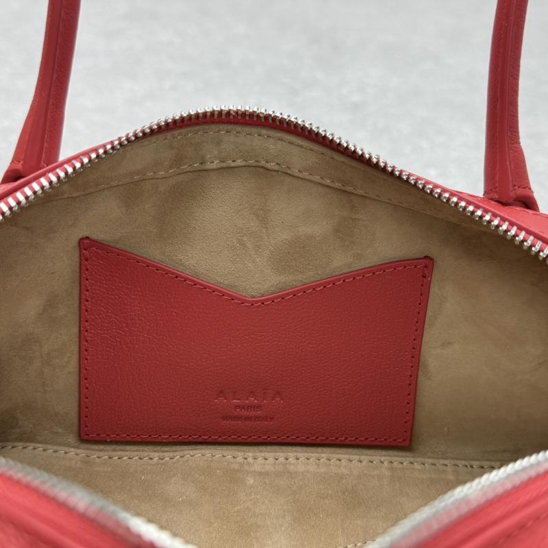 Alaia Le Teckel Small Shoulder Bag Red S4401