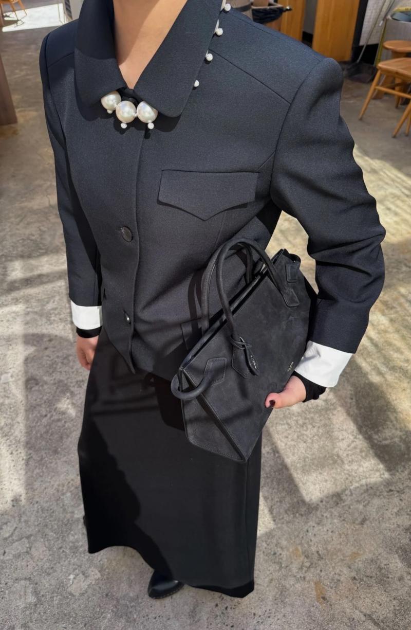 Alaia Le Teckel Small Suede Tote Bag Black S4425