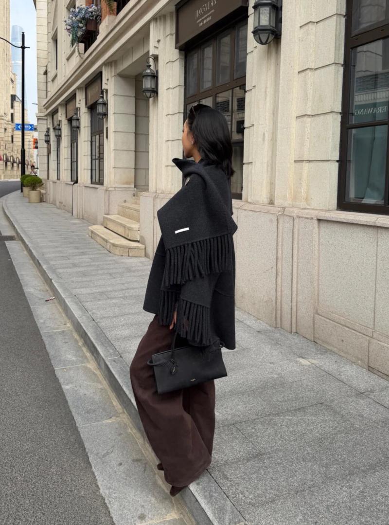 Alaia Le Teckel Small Suede Tote Bag Black S4425