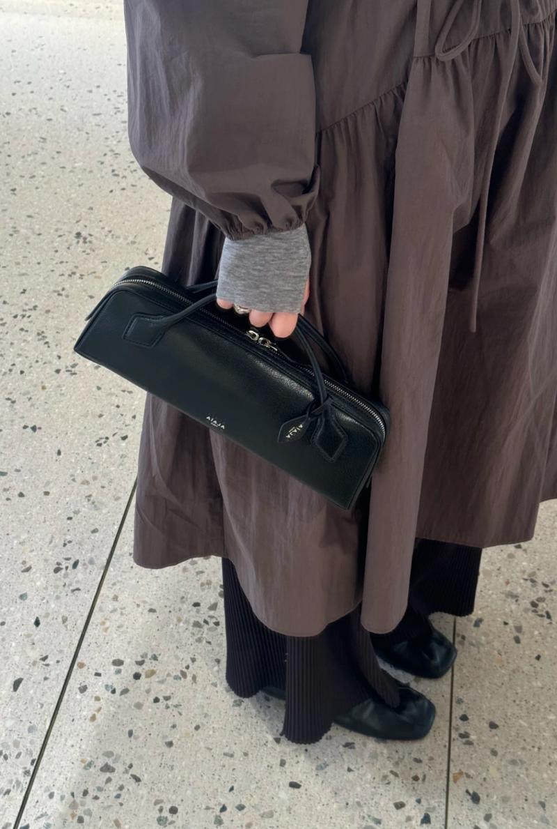 Alaia Le Teckel textured-leather Tote Black AL4499