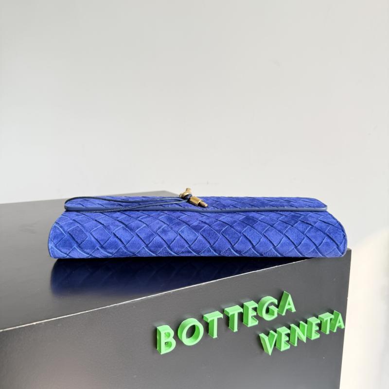 Bottega Veneta Andiamo Clutch Blue royal 741511