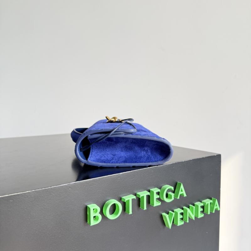 Bottega Veneta Andiamo Clutch Blue royal 741511