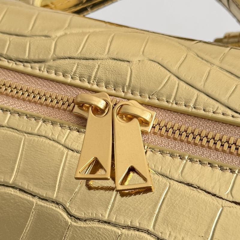 Bottega Veneta Bang Bang Vanity Case Gold B789109