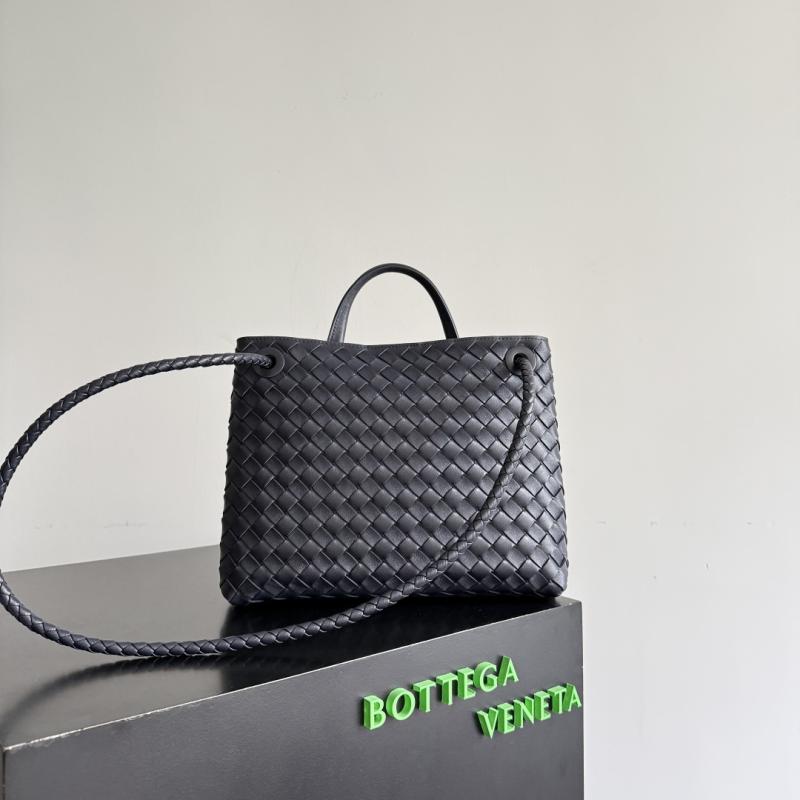 Bottega Veneta Medium Andiamo Dark Blue B743572