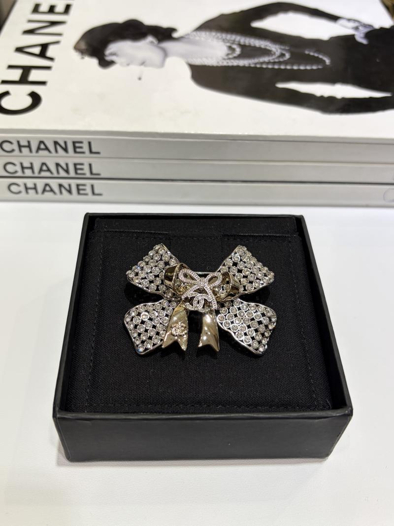 Chanel Brooch YCB112901