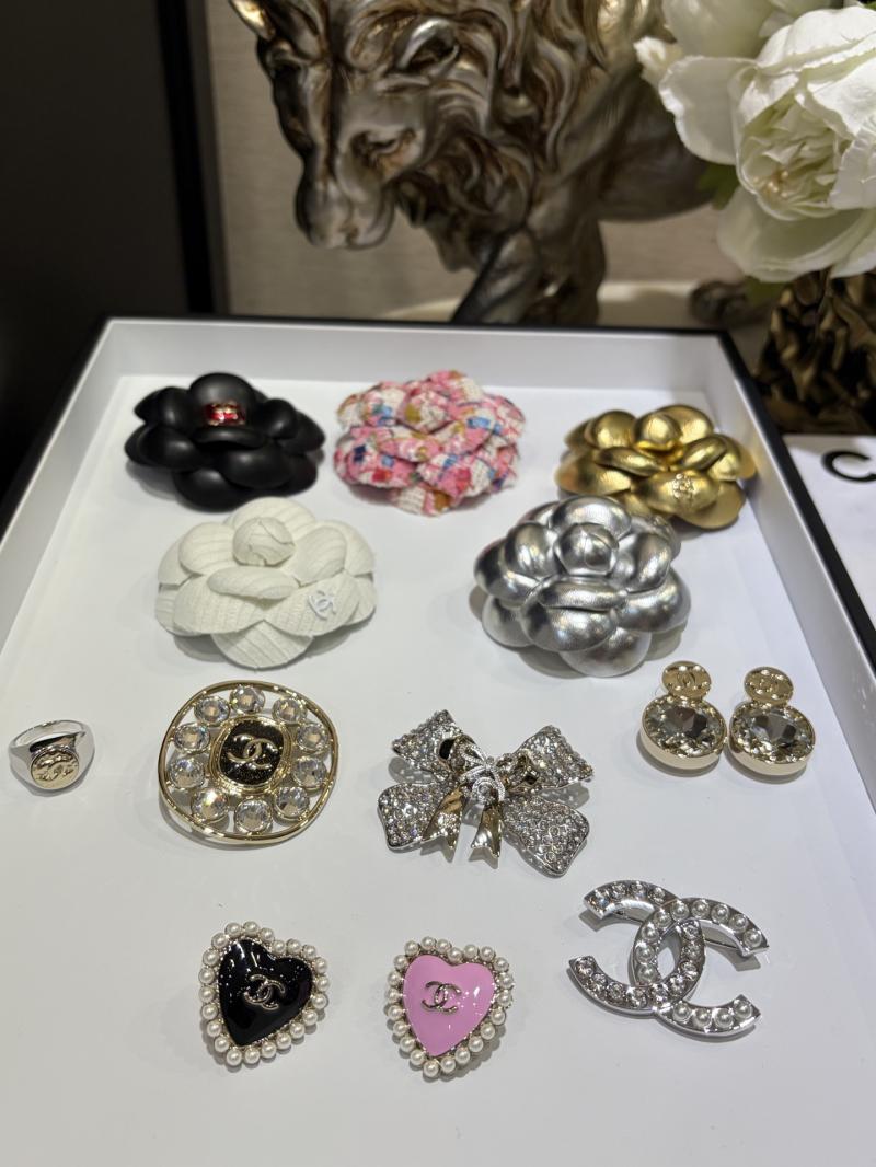Chanel Brooch YCB112901