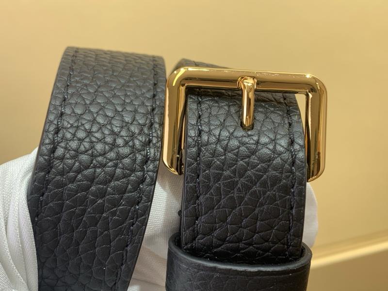 Louis Vuitton Capucines BB Black M12936