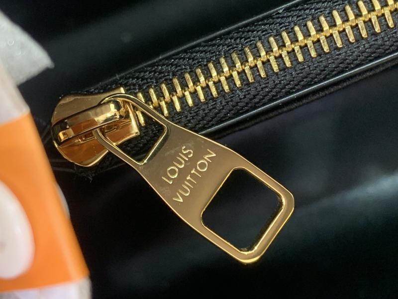 Louis Vuitton Capucines BB Black M12936