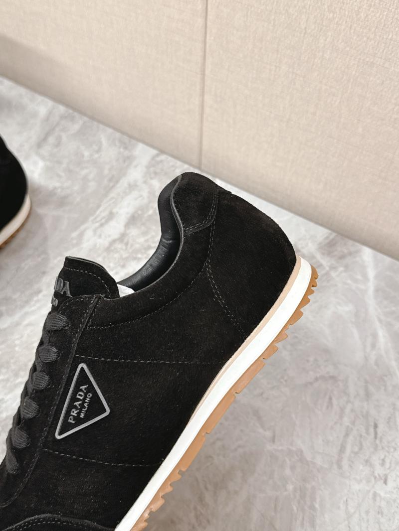 Prada Sneakers DCB121925