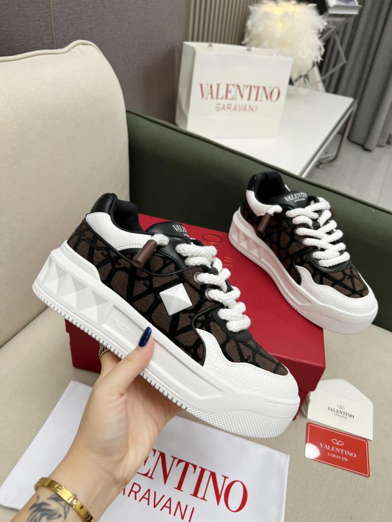 Valentino Unisex Sneakers DCB121928