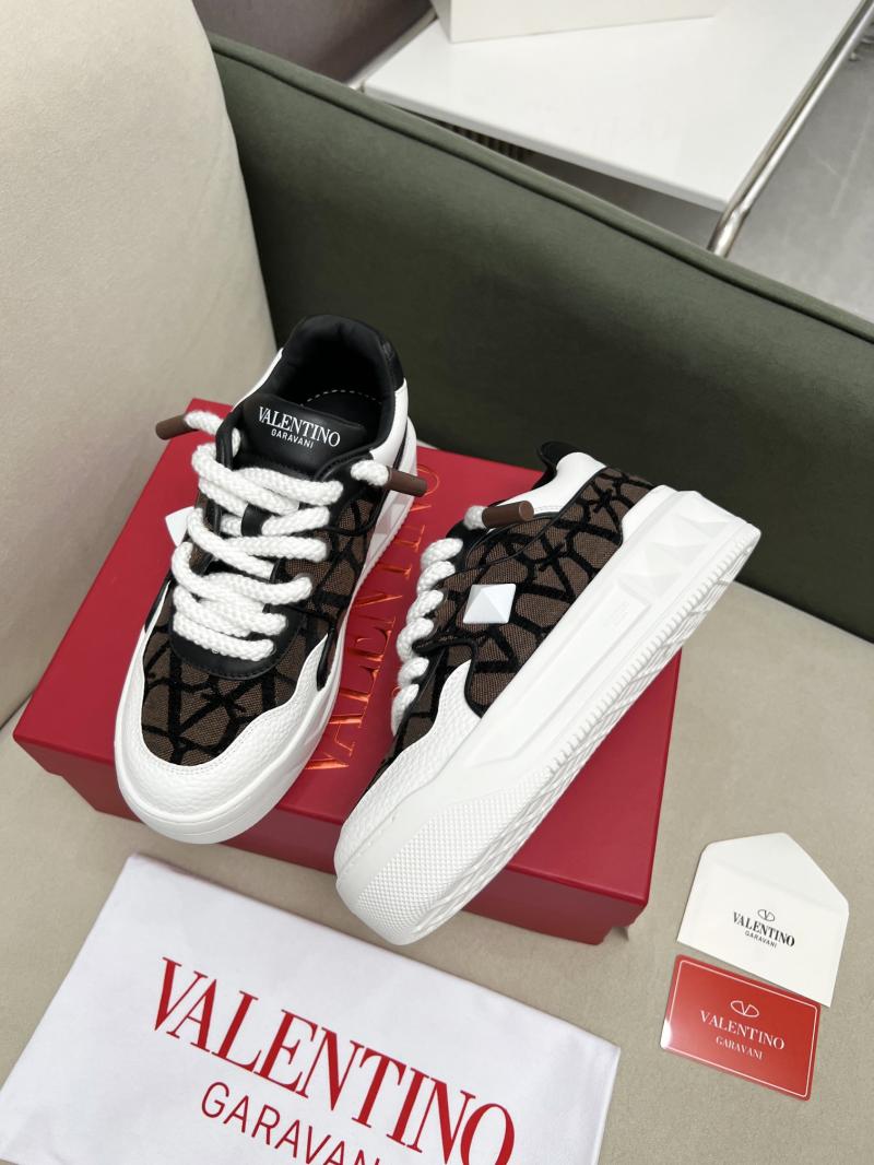 Valentino Unisex Sneakers DCB121928