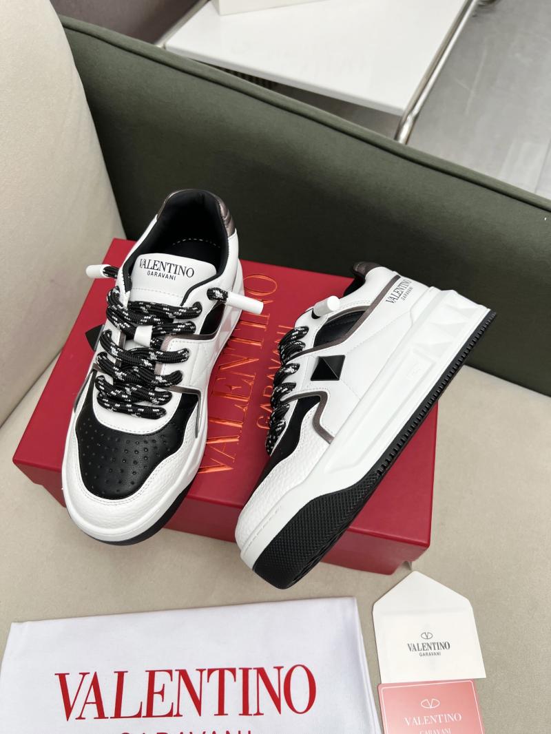 Valentino Unisex Sneakers DCB121935