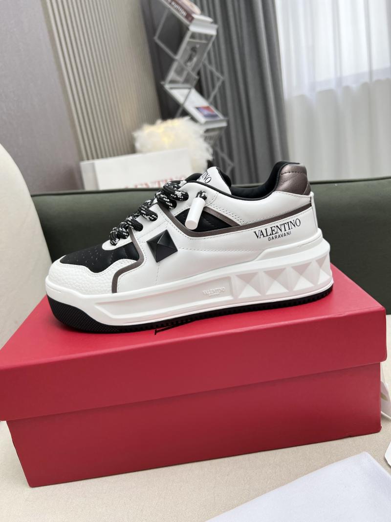 Valentino Unisex Sneakers DCB121935