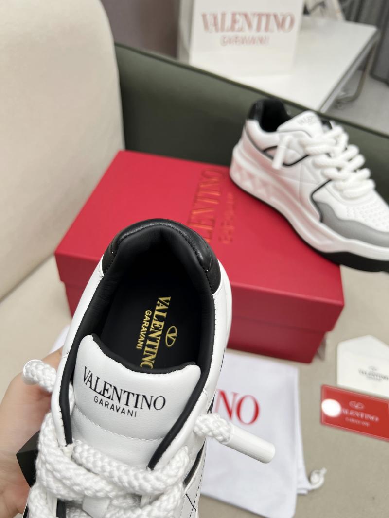 Valentino Unisex Sneakers DCB121936