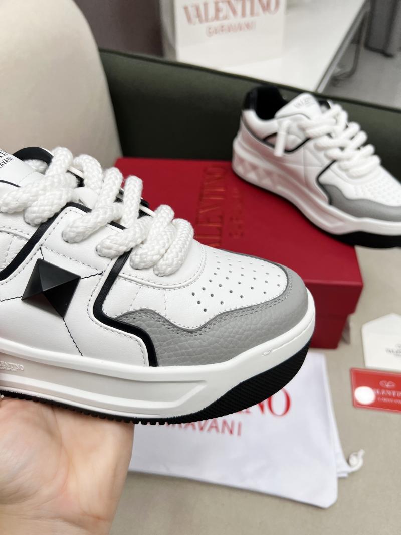 Valentino Unisex Sneakers DCB121936