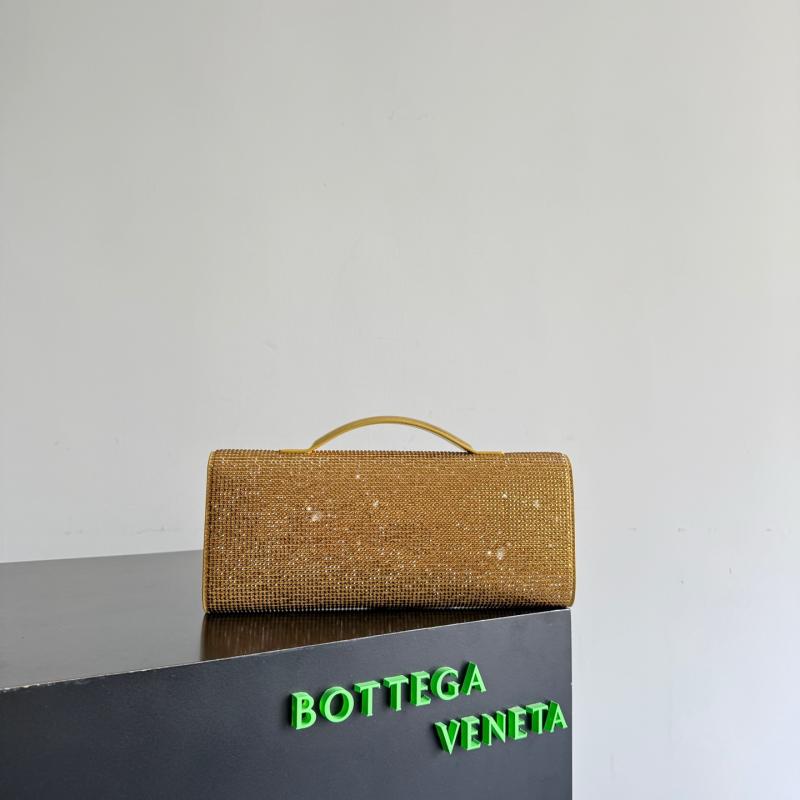 Bottega Veneta Andiamo Clutch Gold 844124