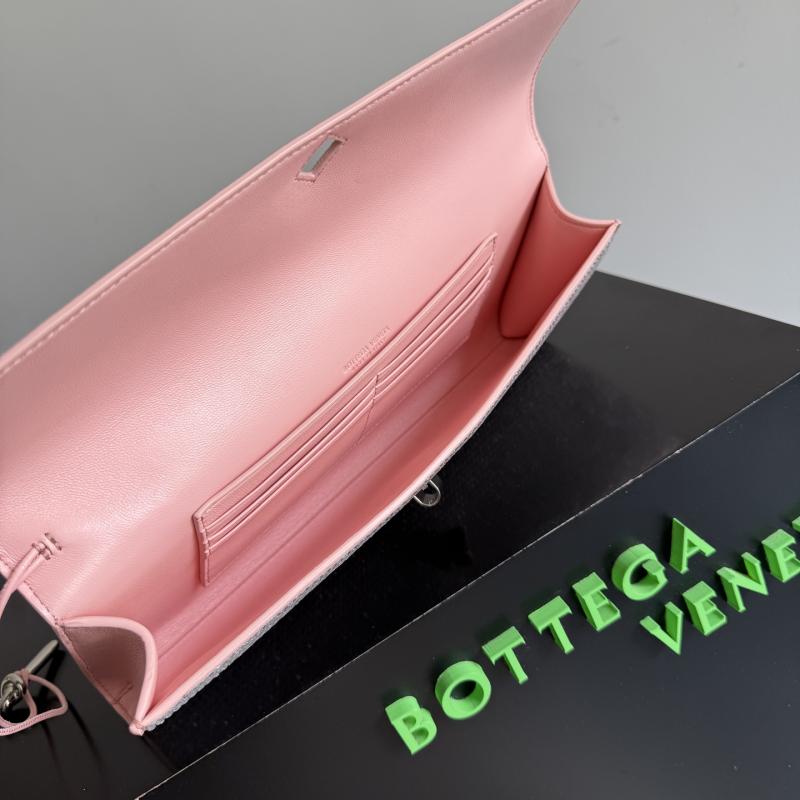 Bottega Veneta Andiamo Clutch Pink 844124