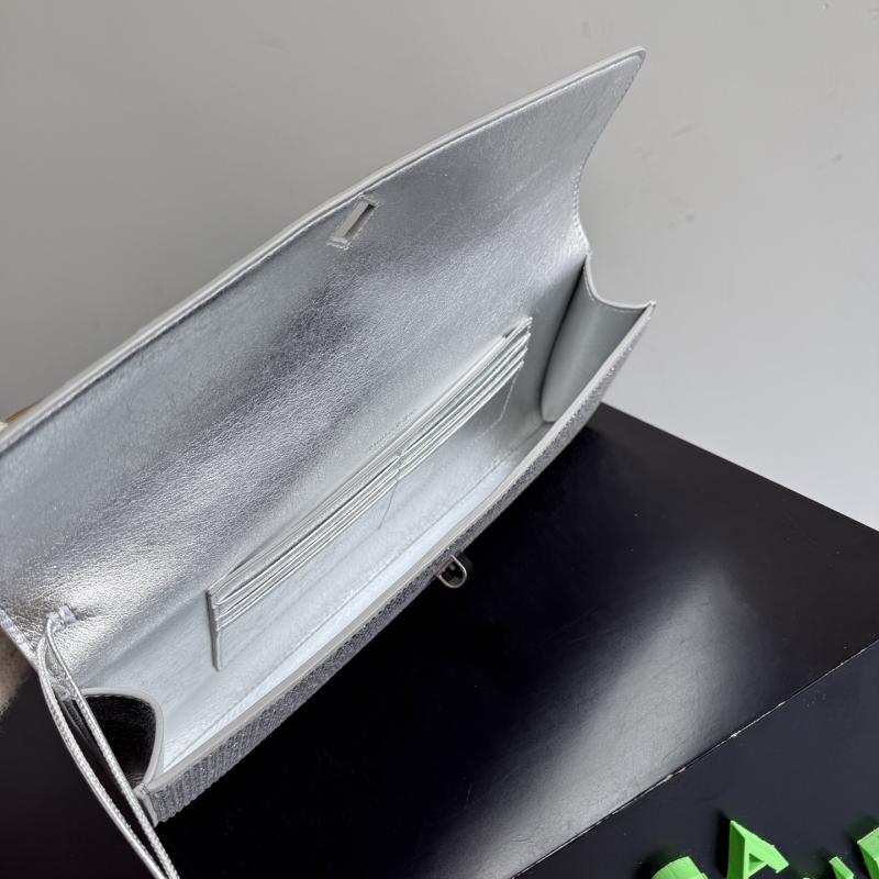 Bottega Veneta Andiamo Clutch Silver 844124