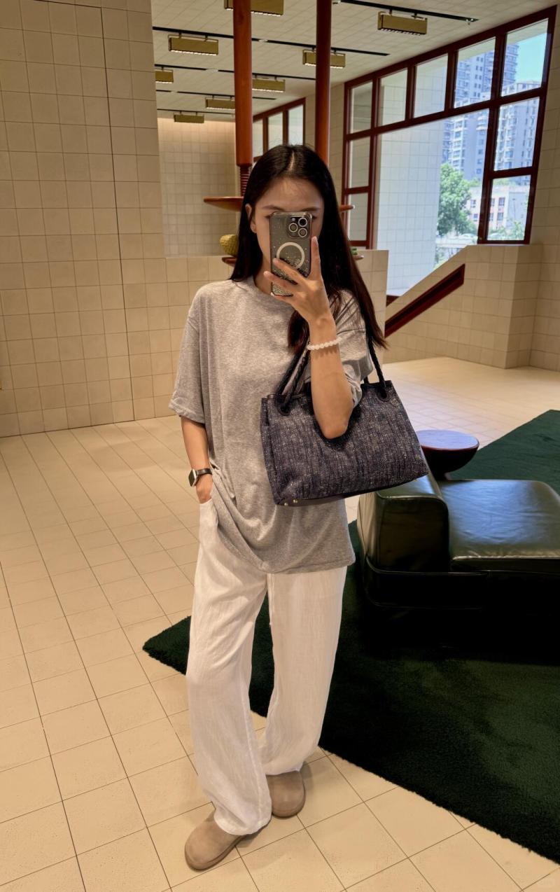 Bottega Veneta Andiamo Navy 836381