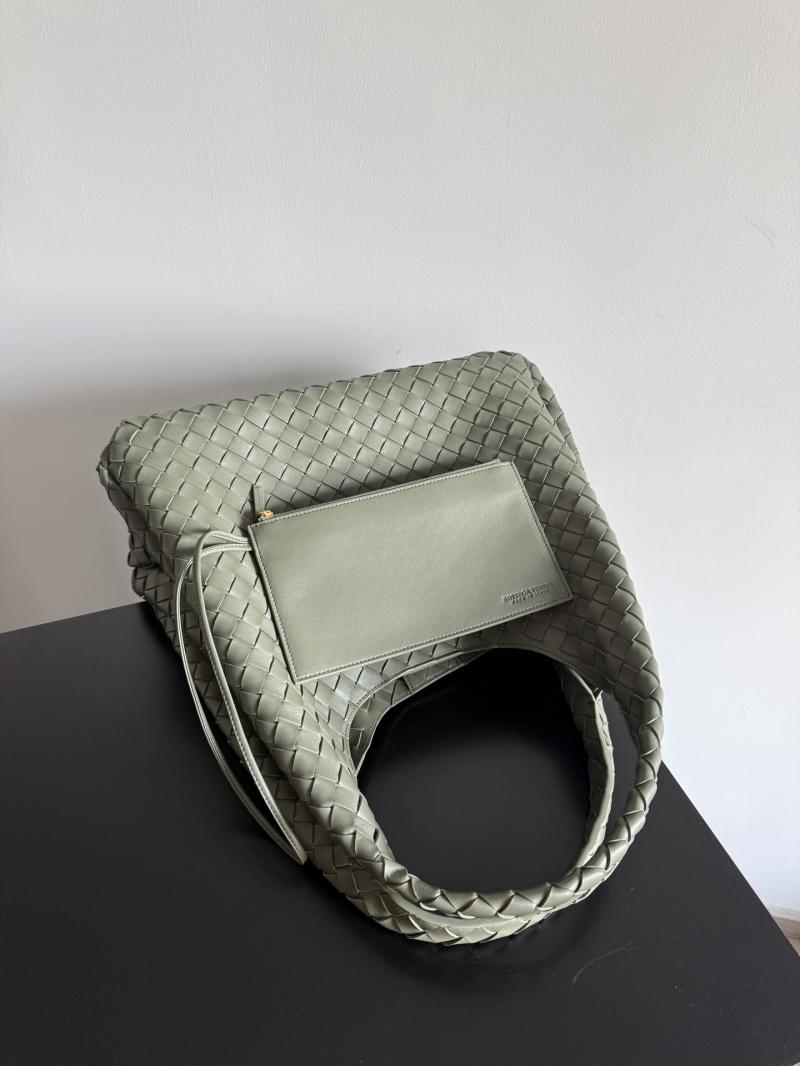 Bottega Veneta Large Campana Pickle 844250