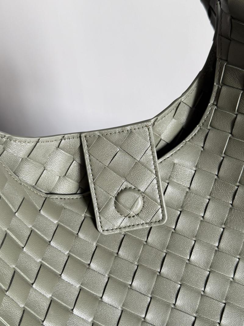 Bottega Veneta Large Campana Pickle 844250