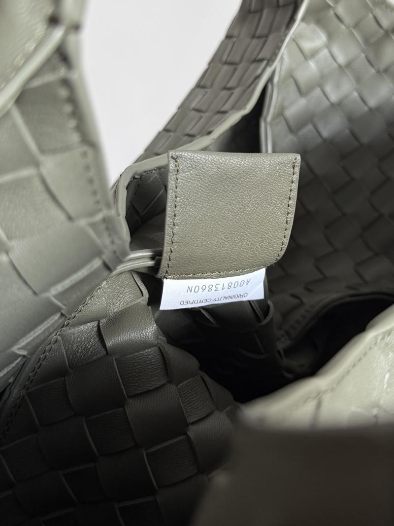 Bottega Veneta Large Campana Pickle 844250