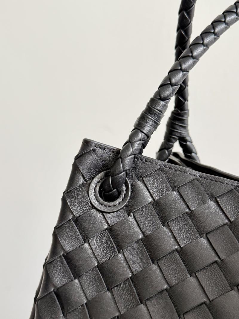 Bottega Veneta Large Parachute Black 796571