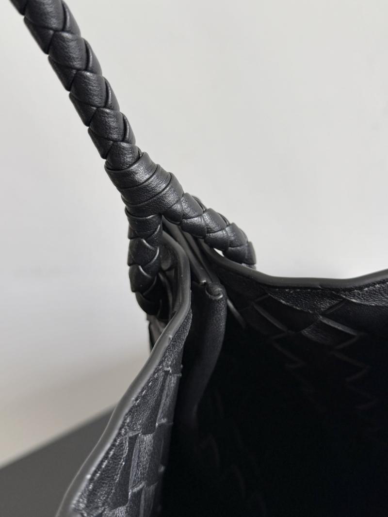 Bottega Veneta Large Parachute Black 796571