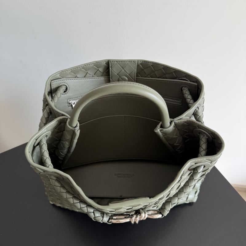 Bottega Veneta Medium Andiamo Pickle B743572