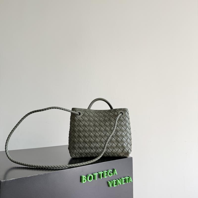 Bottega Veneta Small Andiamo Pickle 743568